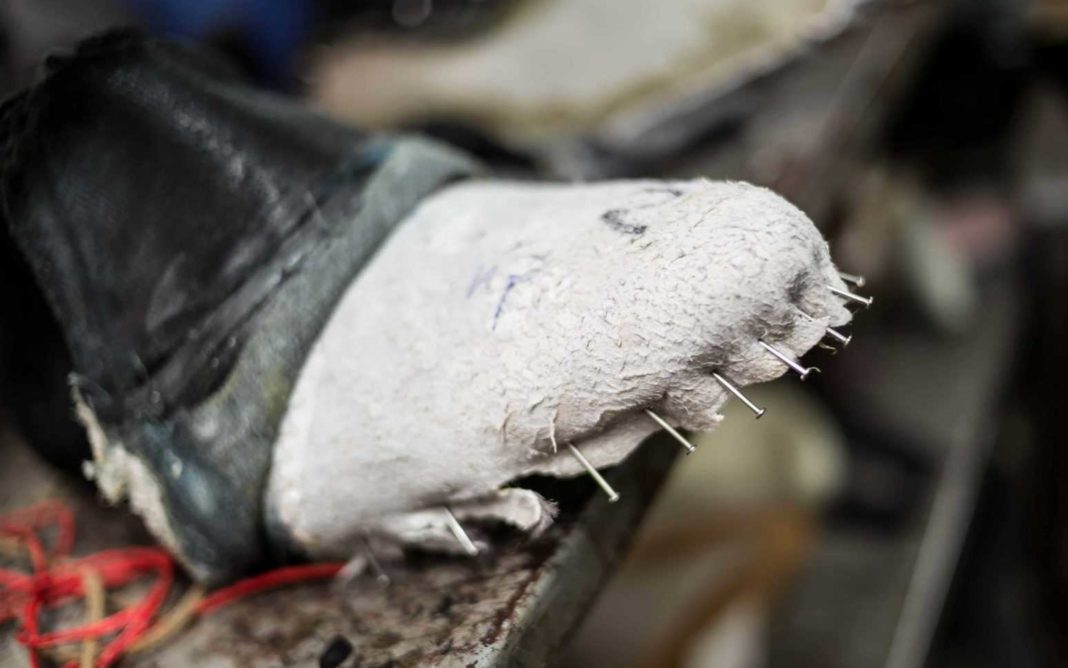 slozhnyy remont obuvi